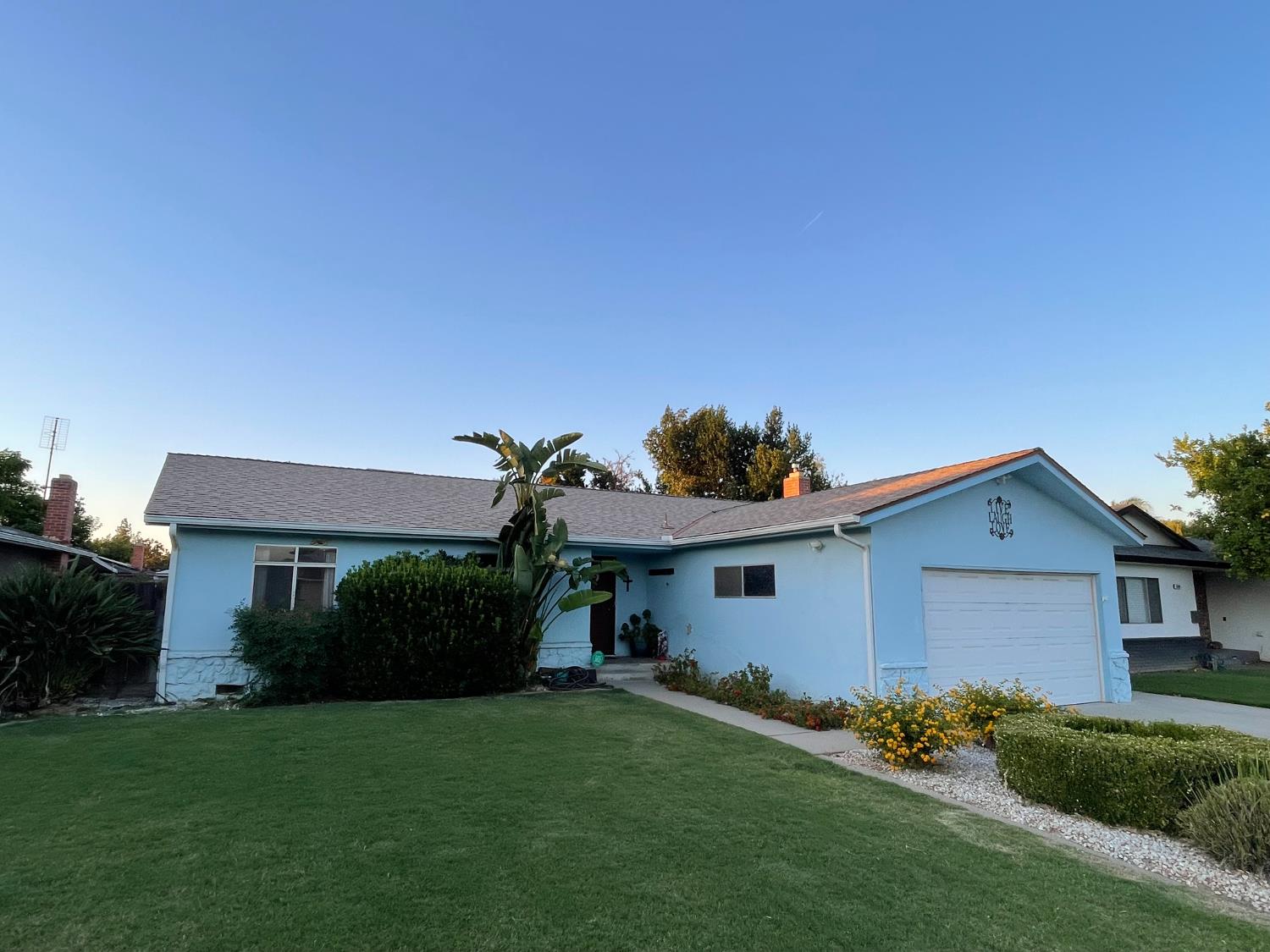 1572 E Sierra Ave